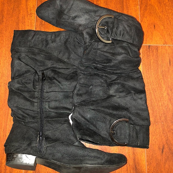 Black boots perfect for jeans!! - Picture 3 of 4